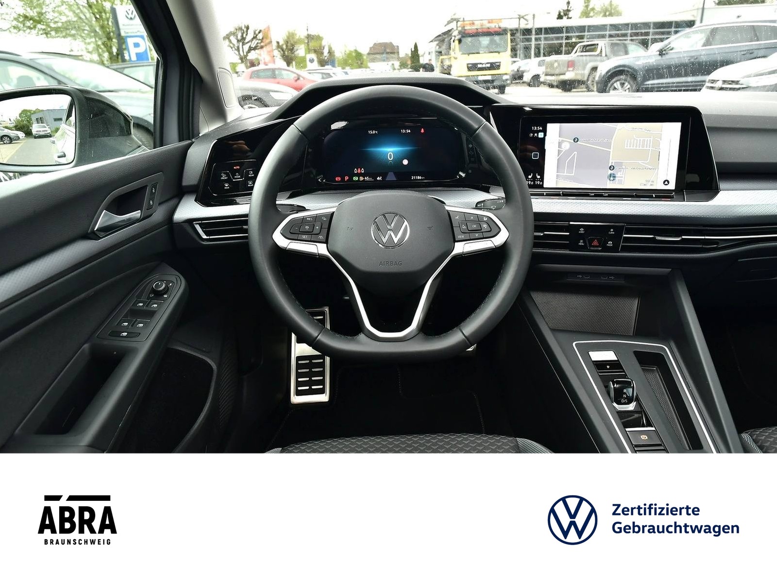 Fahrzeugabbildung Volkswagen Golf VIII 1.5eTSI Active DSG LED+NAV+PDC+ACC+PANO