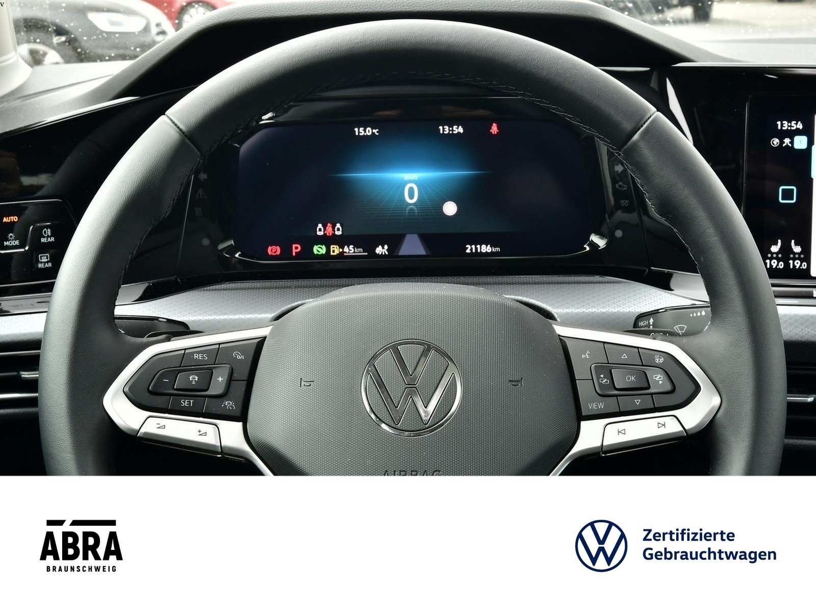 Fahrzeugabbildung Volkswagen Golf VIII 1.5eTSI Active DSG LED+NAV+PDC+ACC+PANO