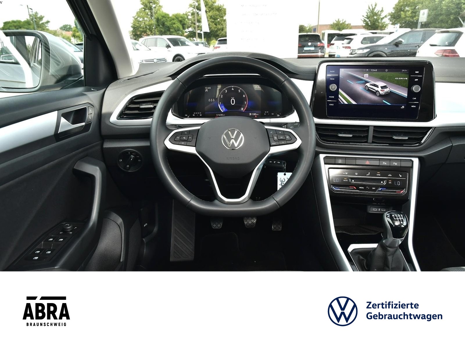 Fahrzeugabbildung Volkswagen T-Roc 1.5 TSI Life LED+CAM+PHONE+PDC