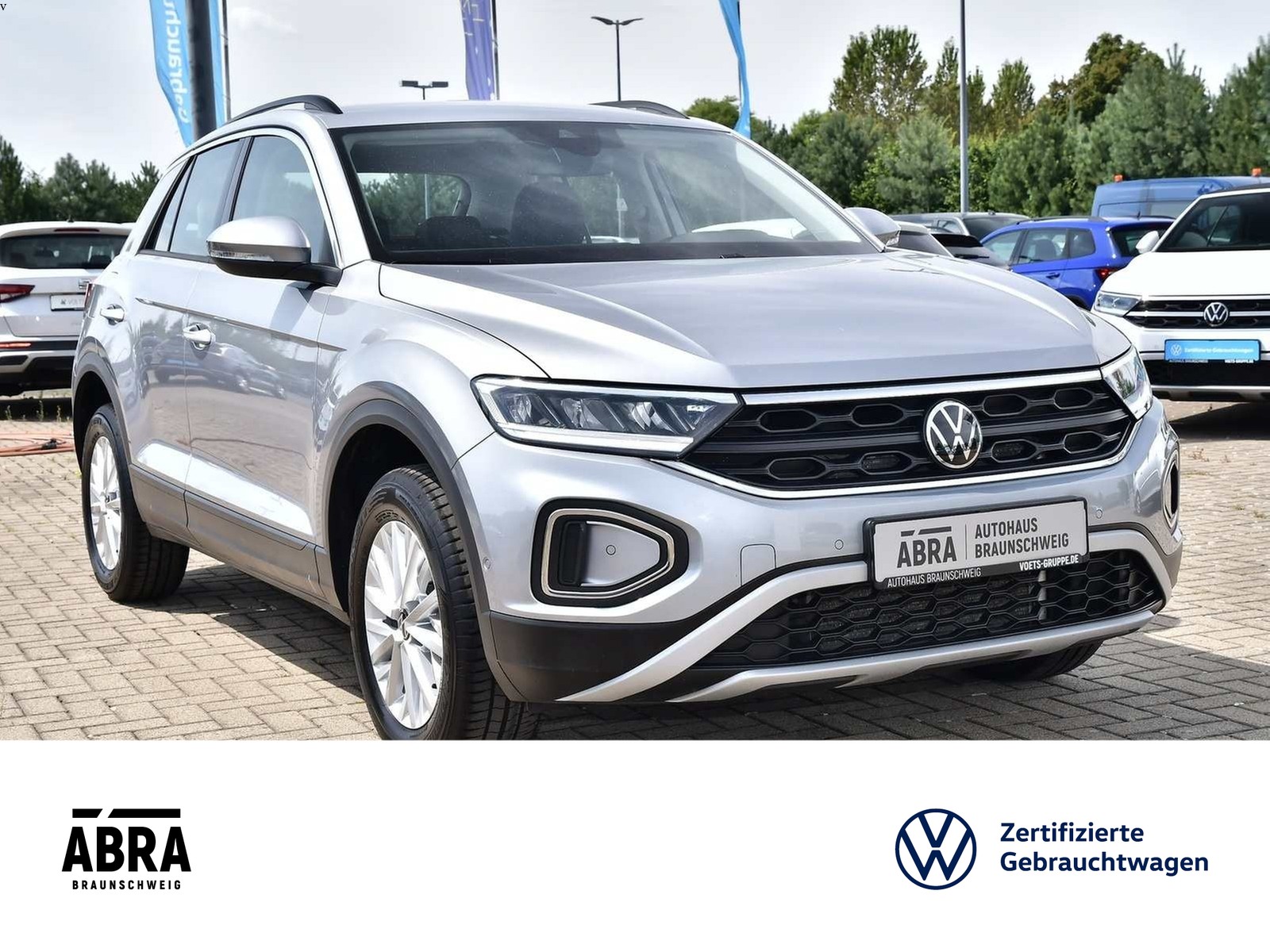 Fahrzeugabbildung Volkswagen T-Roc 1.5 TSI Life LED+CAM+PHONE+PDC