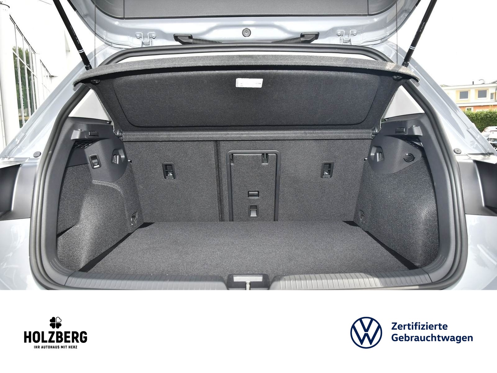 Fahrzeugabbildung Volkswagen Golf VIII 1.0 eTSI DSG Move AHK+LED+KLIMA+SHZ