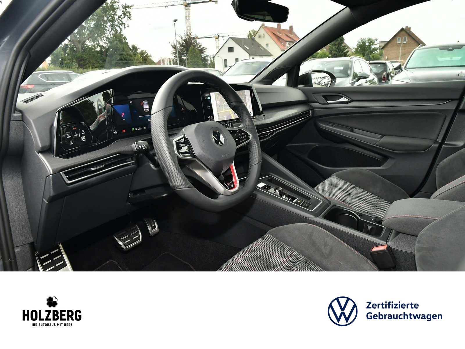 Fahrzeugabbildung Volkswagen Golf VIII 2.0 TSI DSG GTI NAVI+PANO+HUP+MATRIX