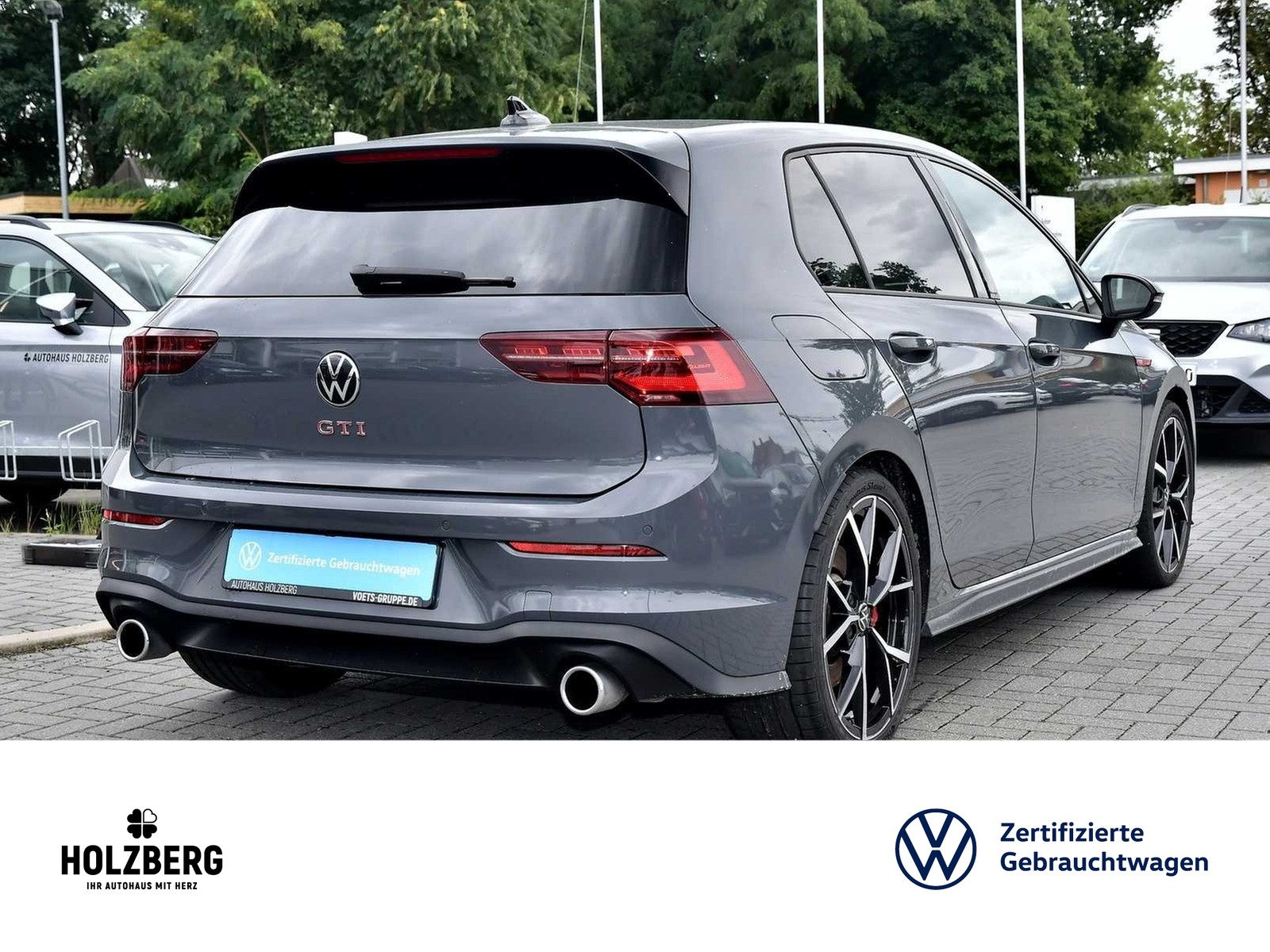 Fahrzeugabbildung Volkswagen Golf VIII 2.0 TSI DSG GTI NAVI+PANO+HUP+MATRIX