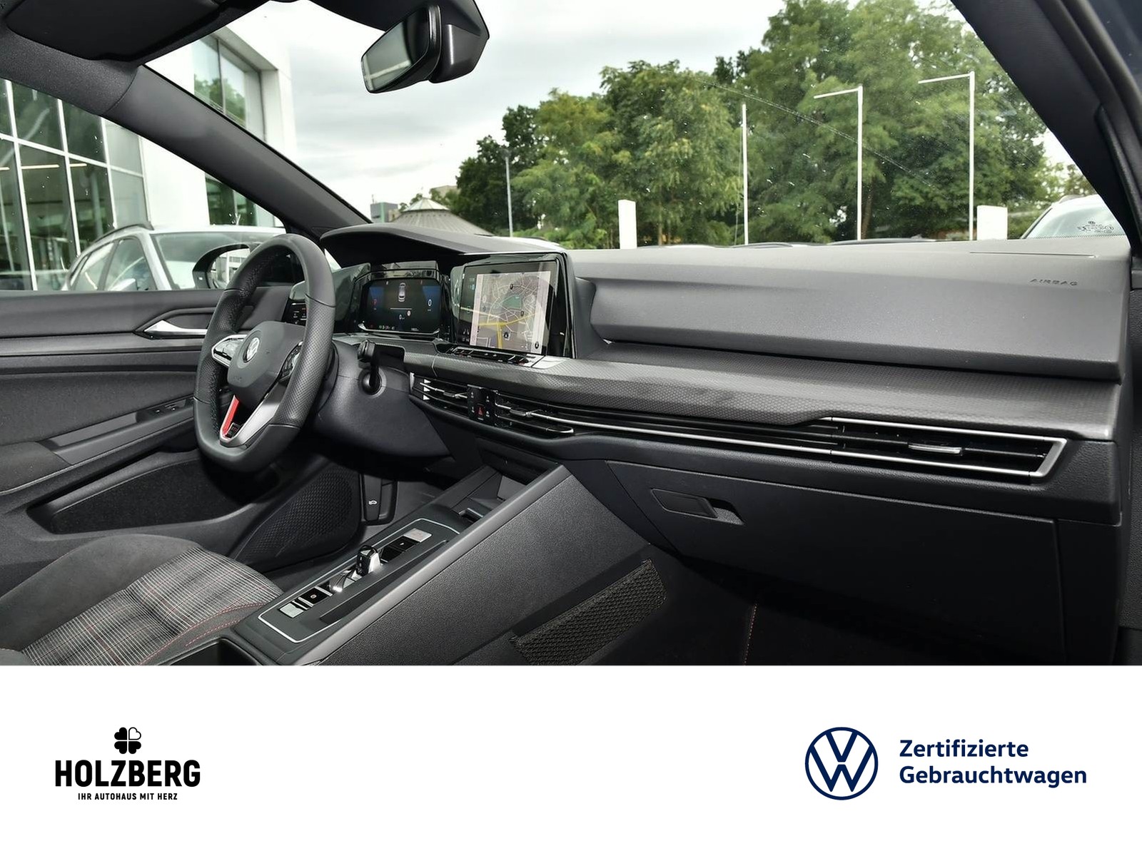 Fahrzeugabbildung Volkswagen Golf VIII 2.0 TSI DSG GTI NAVI+PANO+HUP+MATRIX