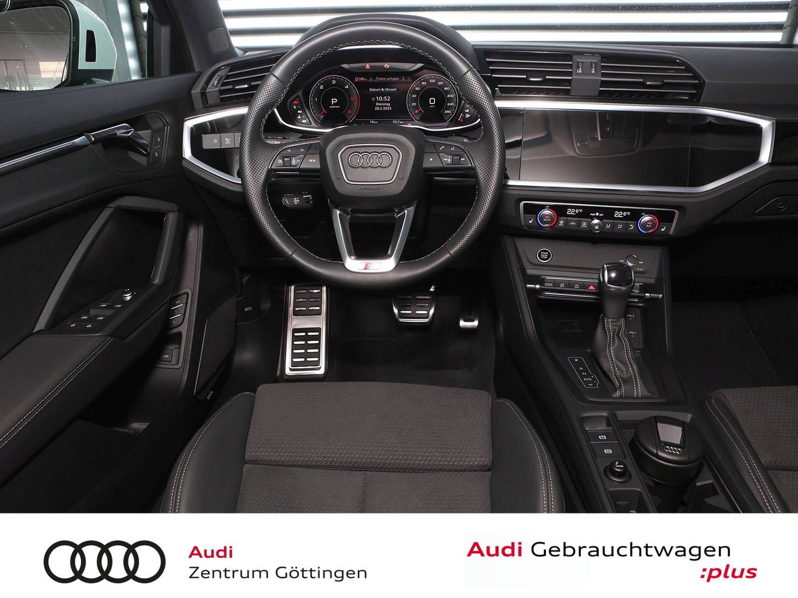 Fahrzeugabbildung Audi Q3 35 TDI S tronic S line +AHK+PANO+MATRIX LED