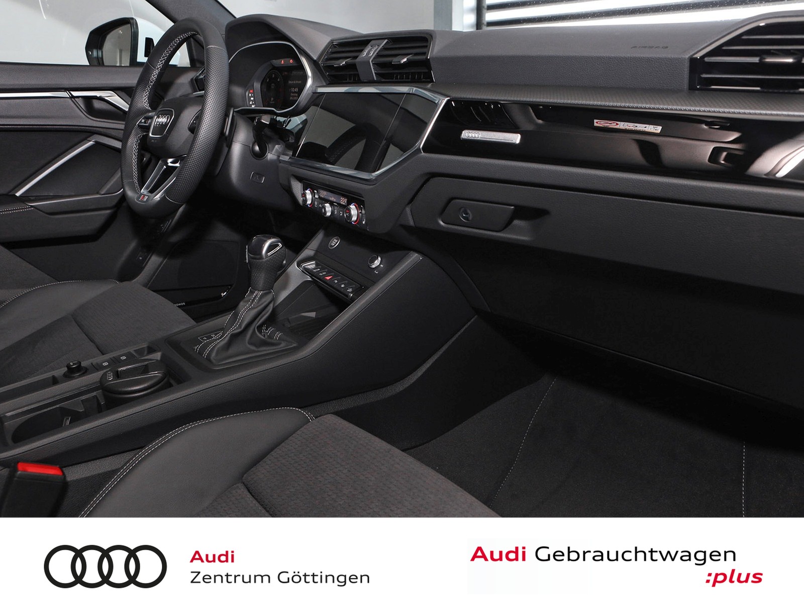 Fahrzeugabbildung Audi Q3 35 TDI S tronic S line +AHK+PANO+MATRIX LED