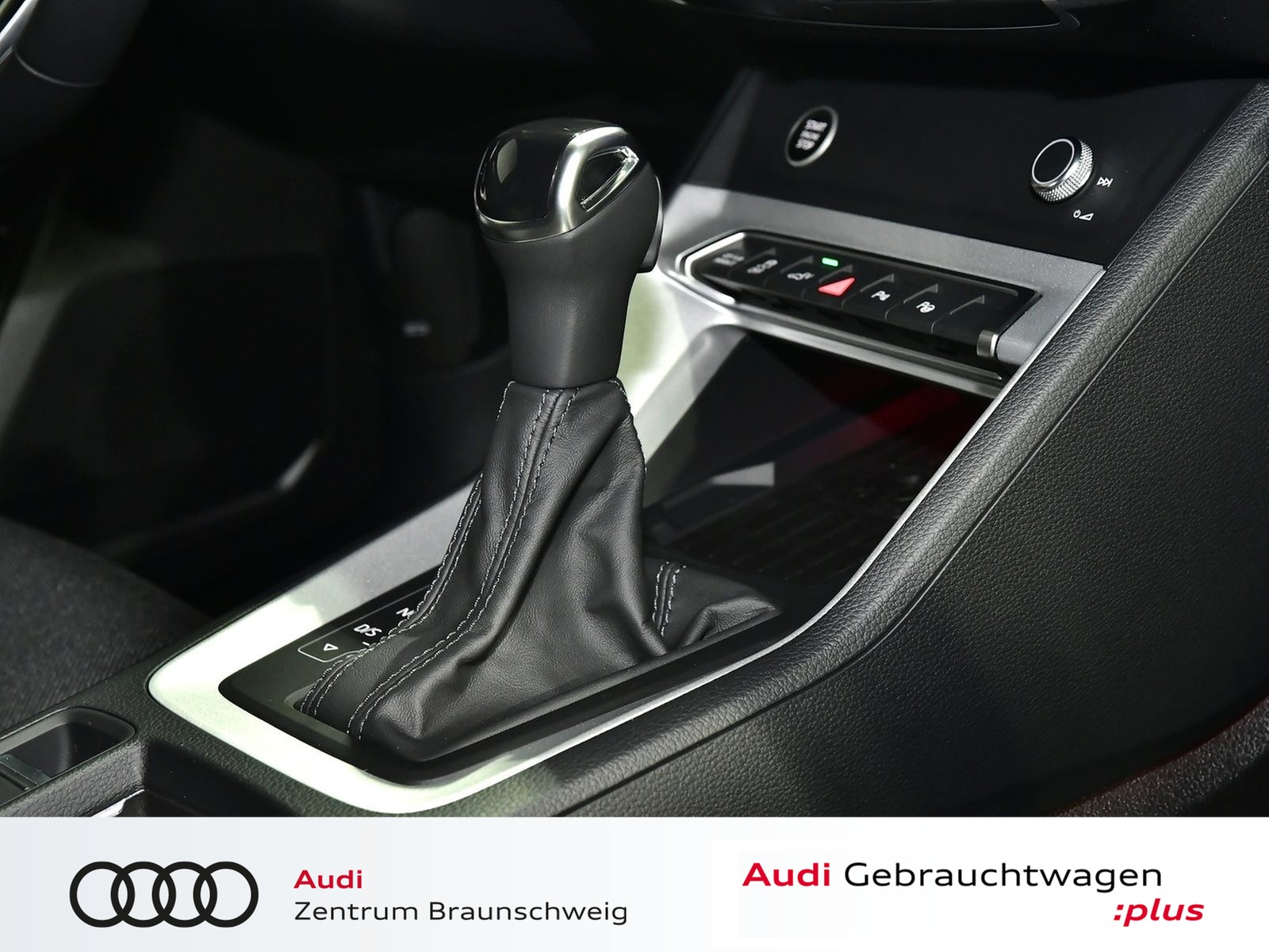 Fahrzeugabbildung Audi Q3 45 TFSIe S-tronic AHK+MATRIX-LED+RearView+NAV