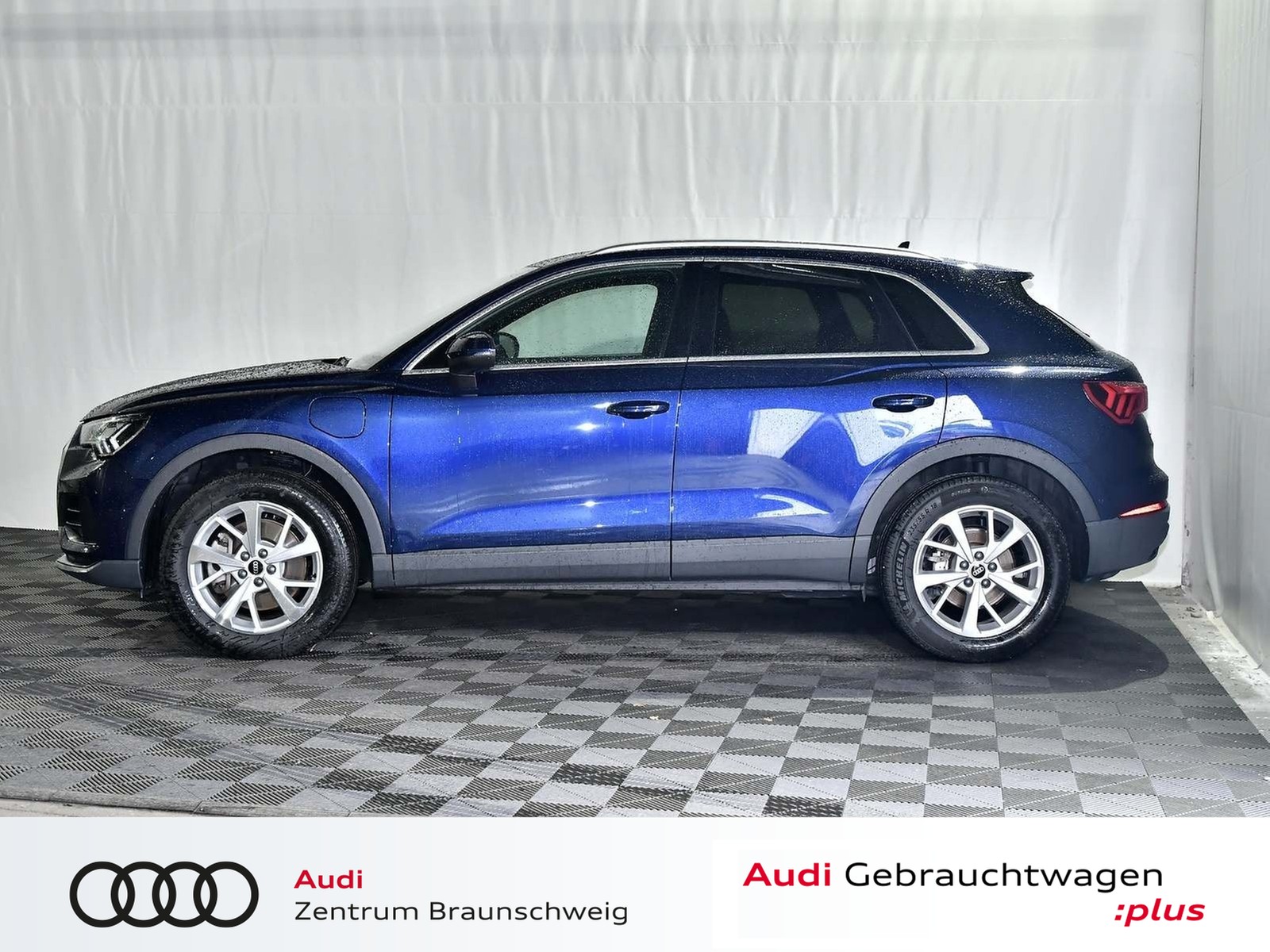 Fahrzeugabbildung Audi Q3 45 TFSIe S-tronic AHK+MATRIX-LED+RearView+NAV