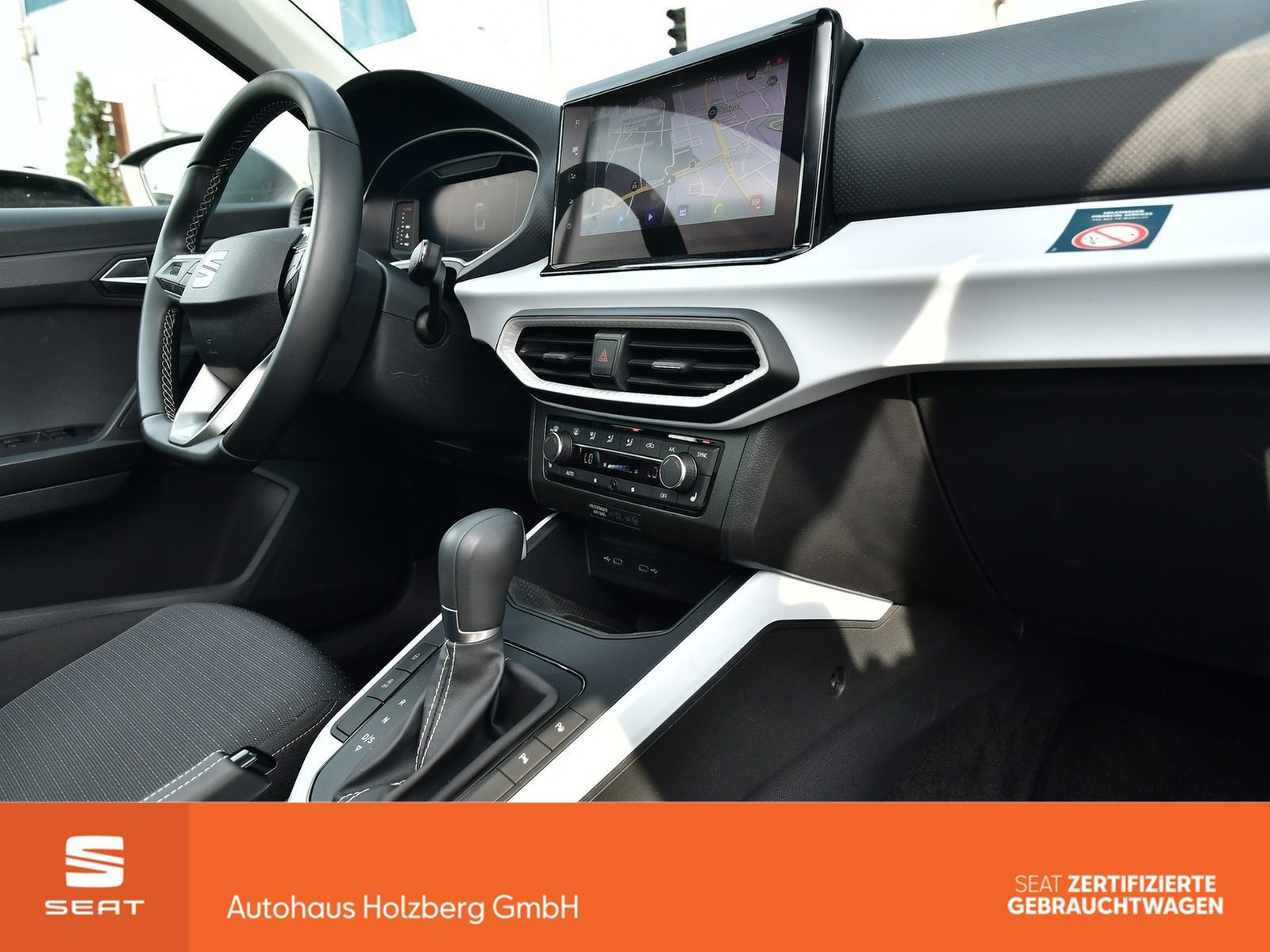 Fahrzeugabbildung SEAT Arona 1.0 TSI DSG Style NAV+ACC+LED+SHZ+PDC+APP