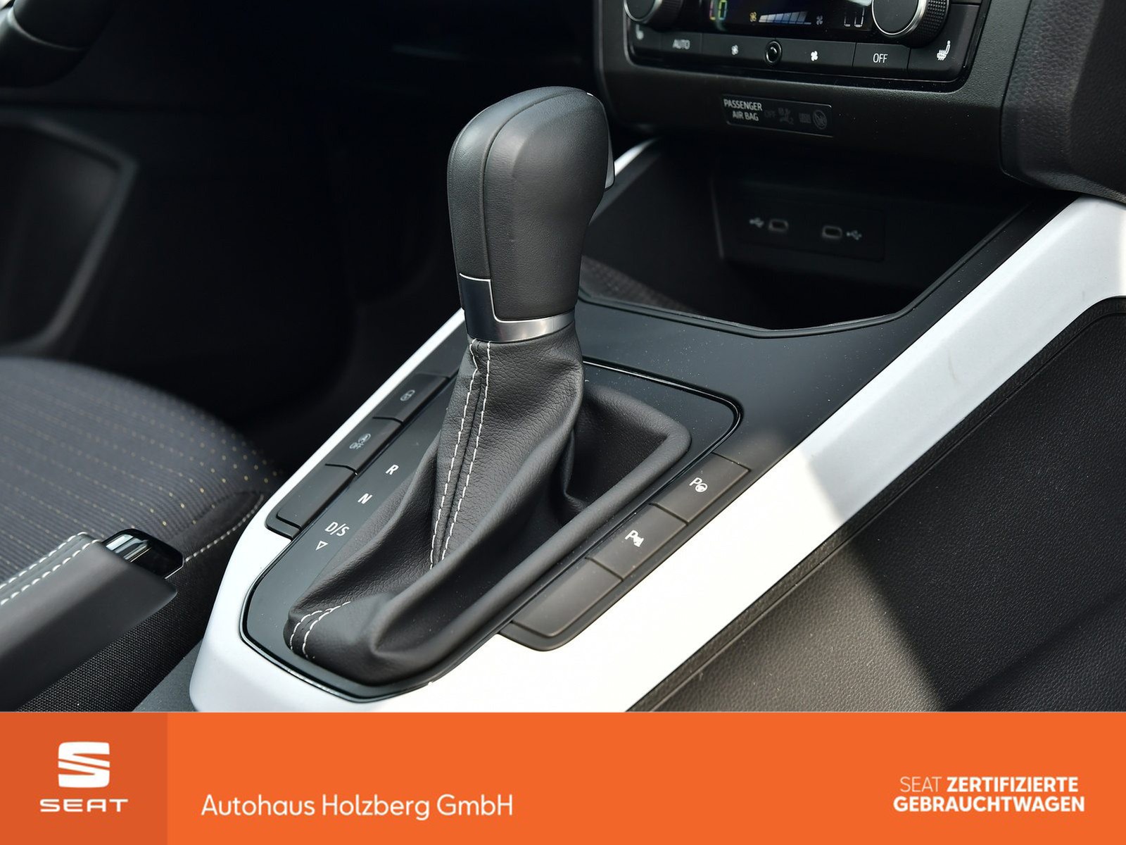 Fahrzeugabbildung SEAT Arona 1.0 TSI DSG Style NAV+ACC+LED+SHZ+PDC+APP