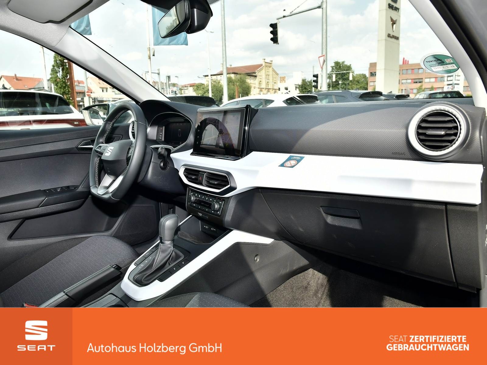 Fahrzeugabbildung SEAT Arona 1.0 TSI DSG Style NAV+ACC+LED+SHZ+PDC+APP