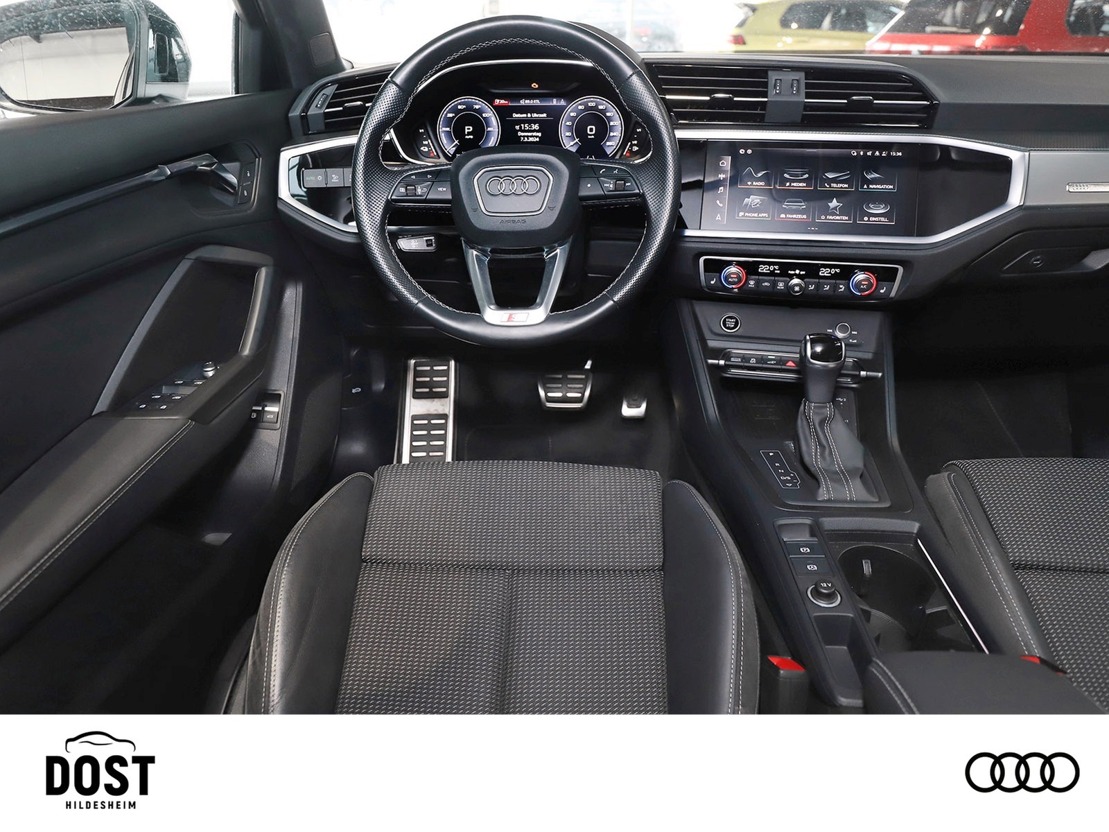 Fahrzeugabbildung Audi Q3 45 TFSIe S line S tronic NAVI+AHK+PDC+LED+ACC