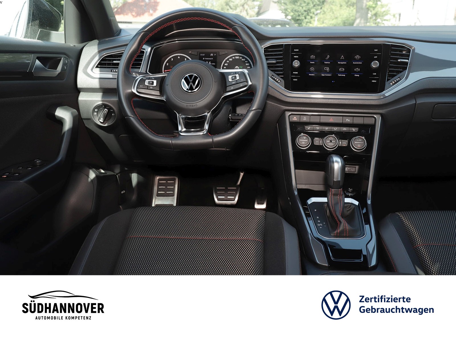 Fahrzeugabbildung Volkswagen T-Roc Sport 1.5 TSI DSG AHK+NAVI+SHZ+PDC+GRA