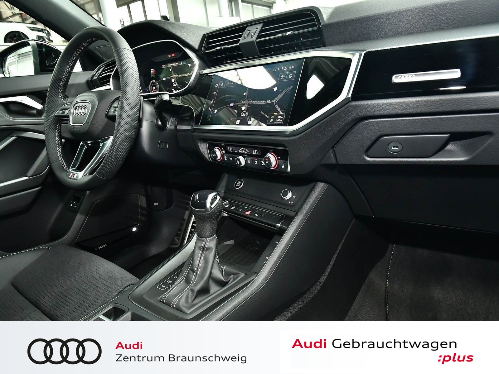 Fahrzeugabbildung Audi Q3 45 TFSI e S line MATRIX+PANO+SONOS+NAVI PLUS