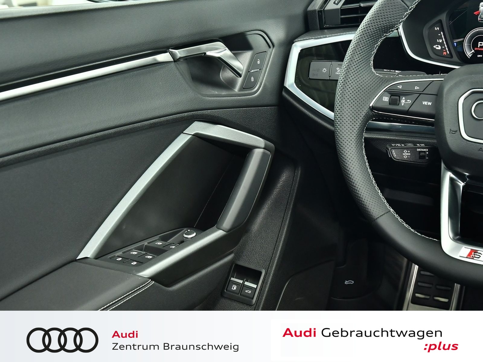 Fahrzeugabbildung Audi Q3 45 TFSI e S line MATRIX+PANO+SONOS+NAVI PLUS