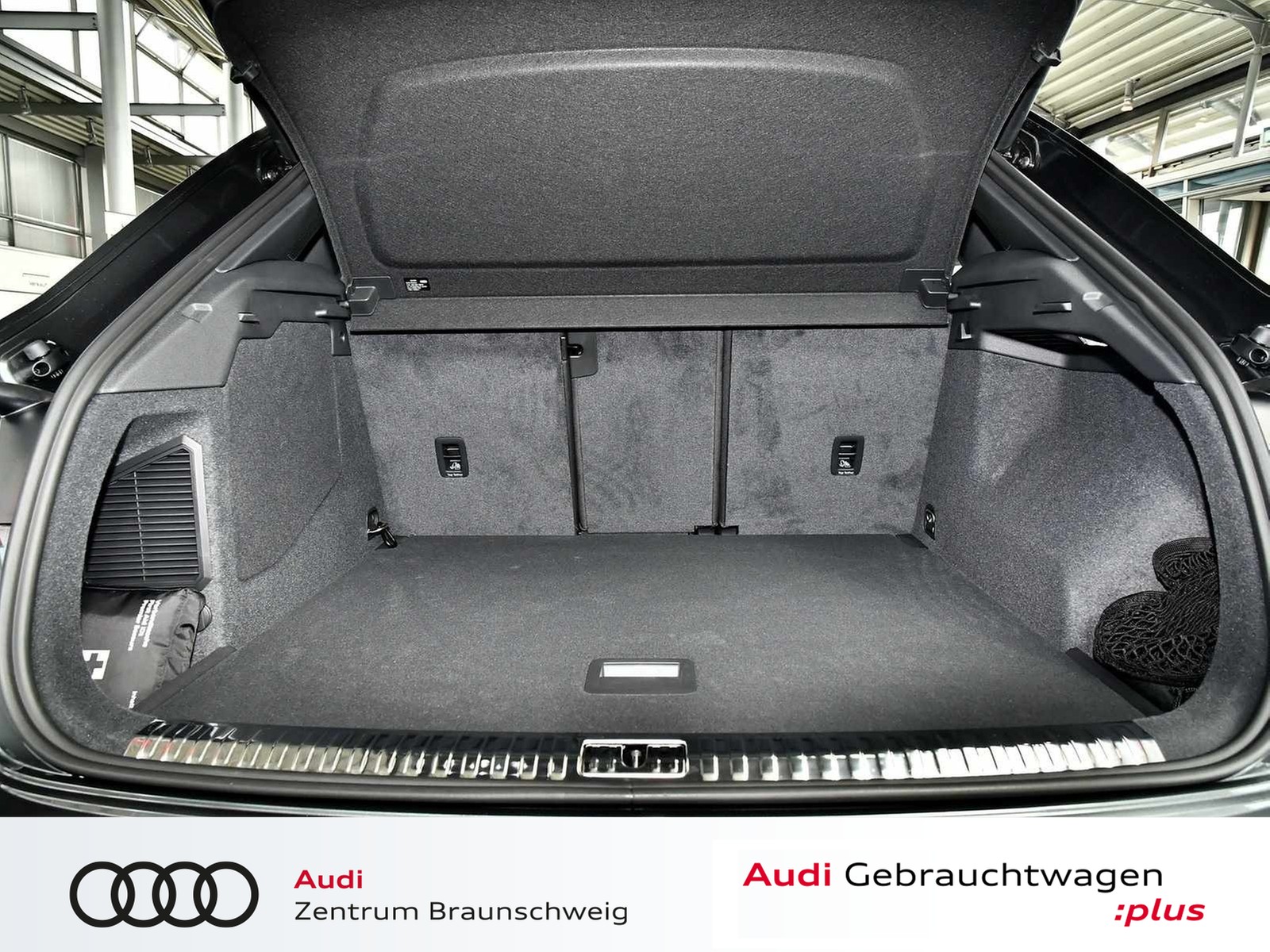 Fahrzeugabbildung Audi Q3 45 TFSI e S line MATRIX+PANO+SONOS+NAVI PLUS