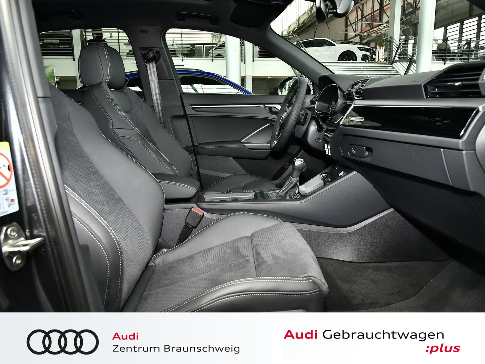 Fahrzeugabbildung Audi Q3 45 TFSI e S line MATRIX+PANO+SONOS+NAVI PLUS