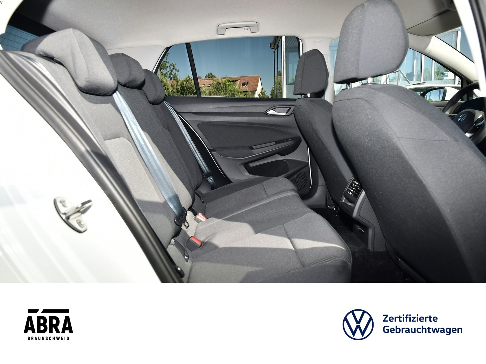 Fahrzeugabbildung Volkswagen Golf VIII 1.0 TSI LED+GRA+PDC+PHONE