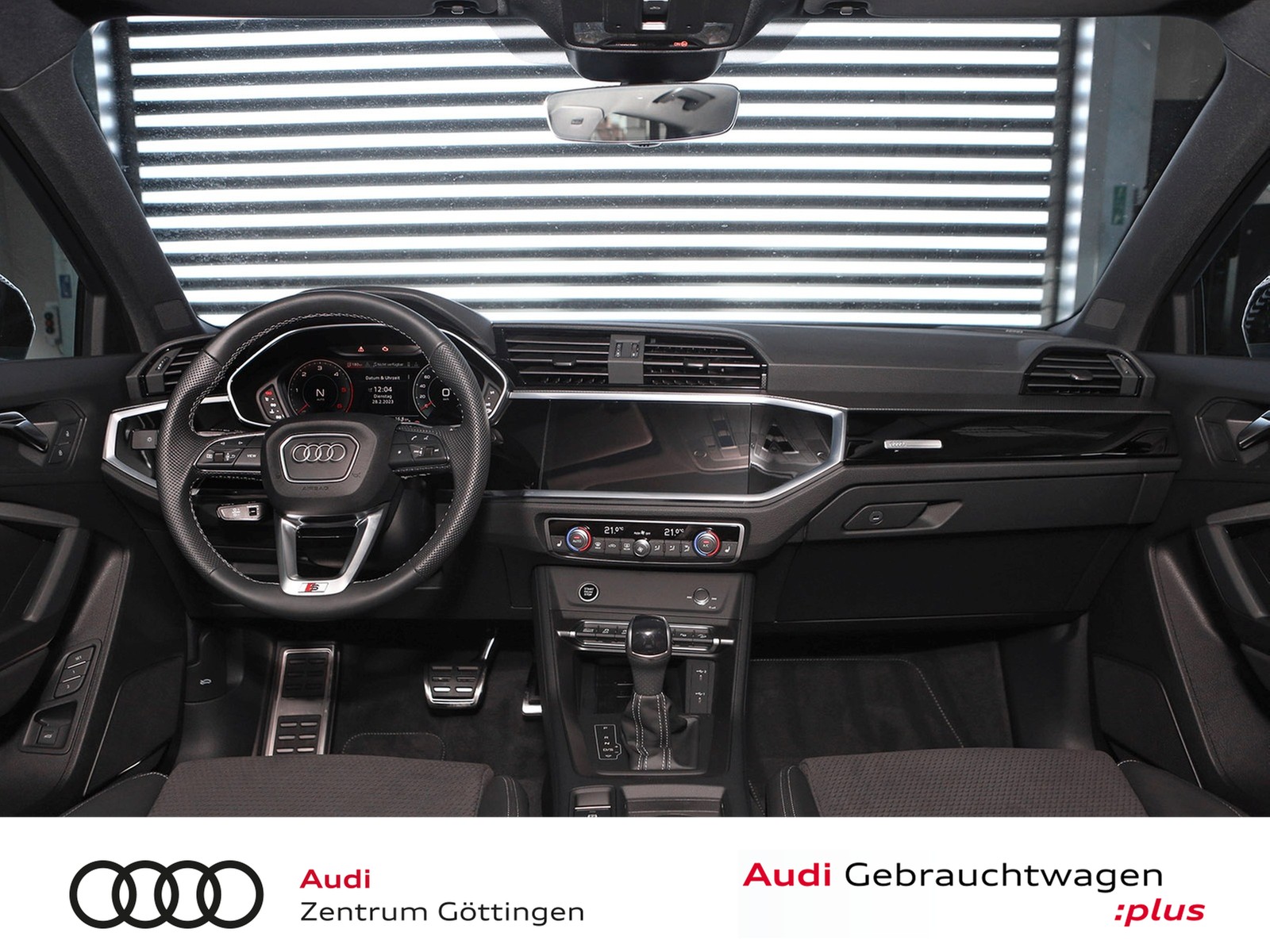 Fahrzeugabbildung Audi Q3 35 TDI S tronic S line +AHK+PANO+MATRIX LED