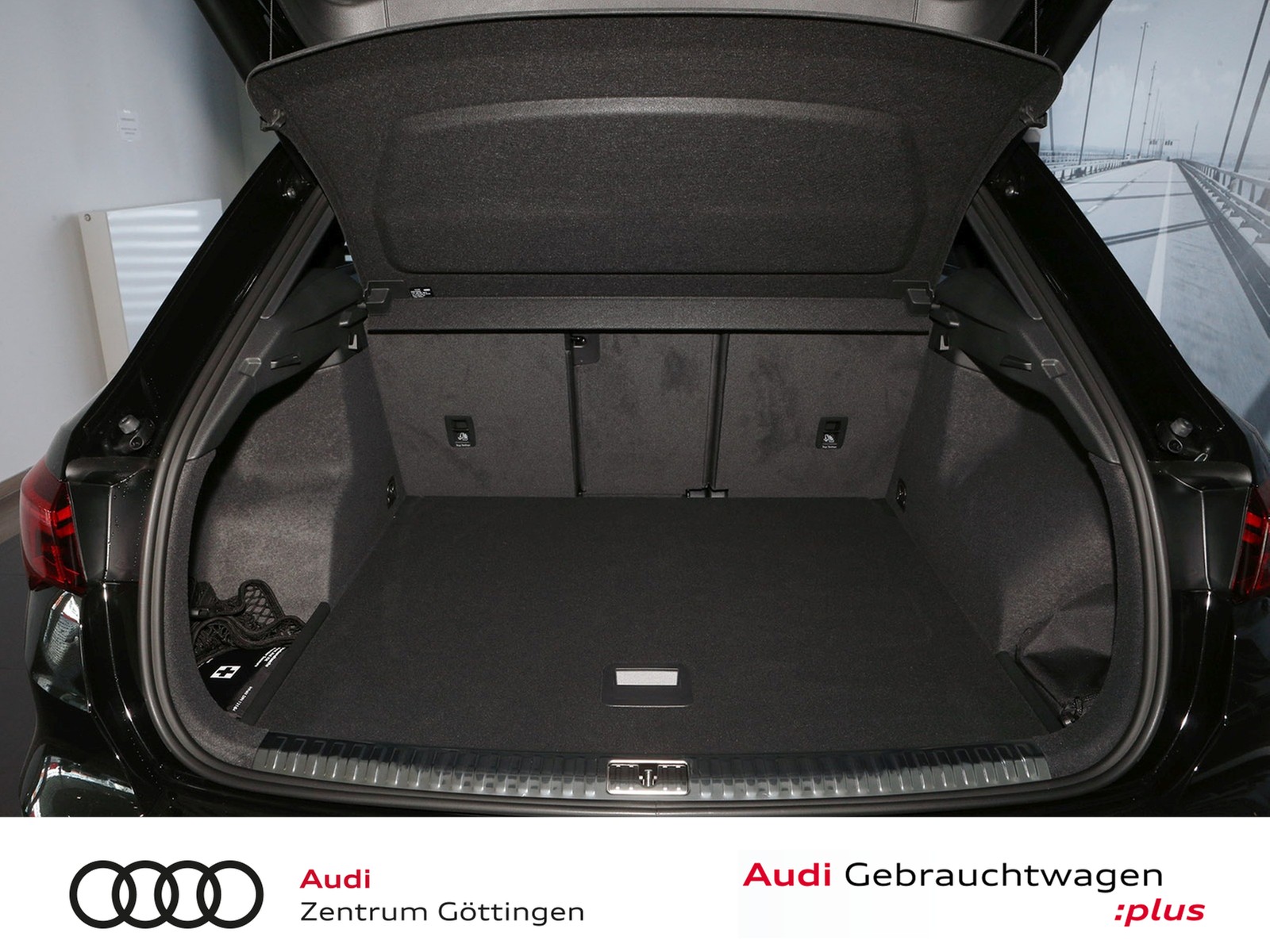 Fahrzeugabbildung Audi Q3 35 TDI S tronic S line +AHK+PANO+MATRIX LED