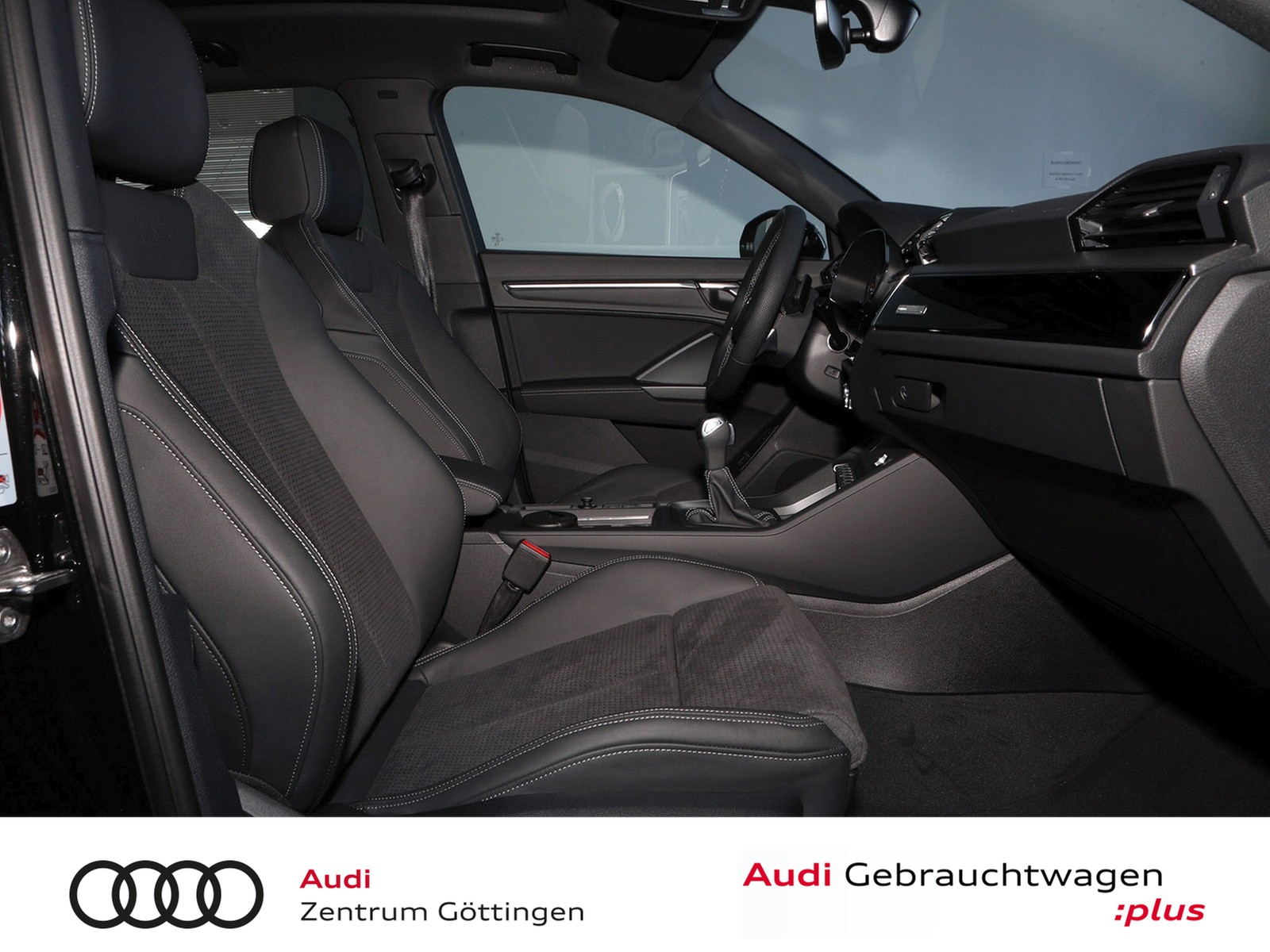 Fahrzeugabbildung Audi Q3 35 TDI S tronic S line +AHK+PANO+MATRIX LED