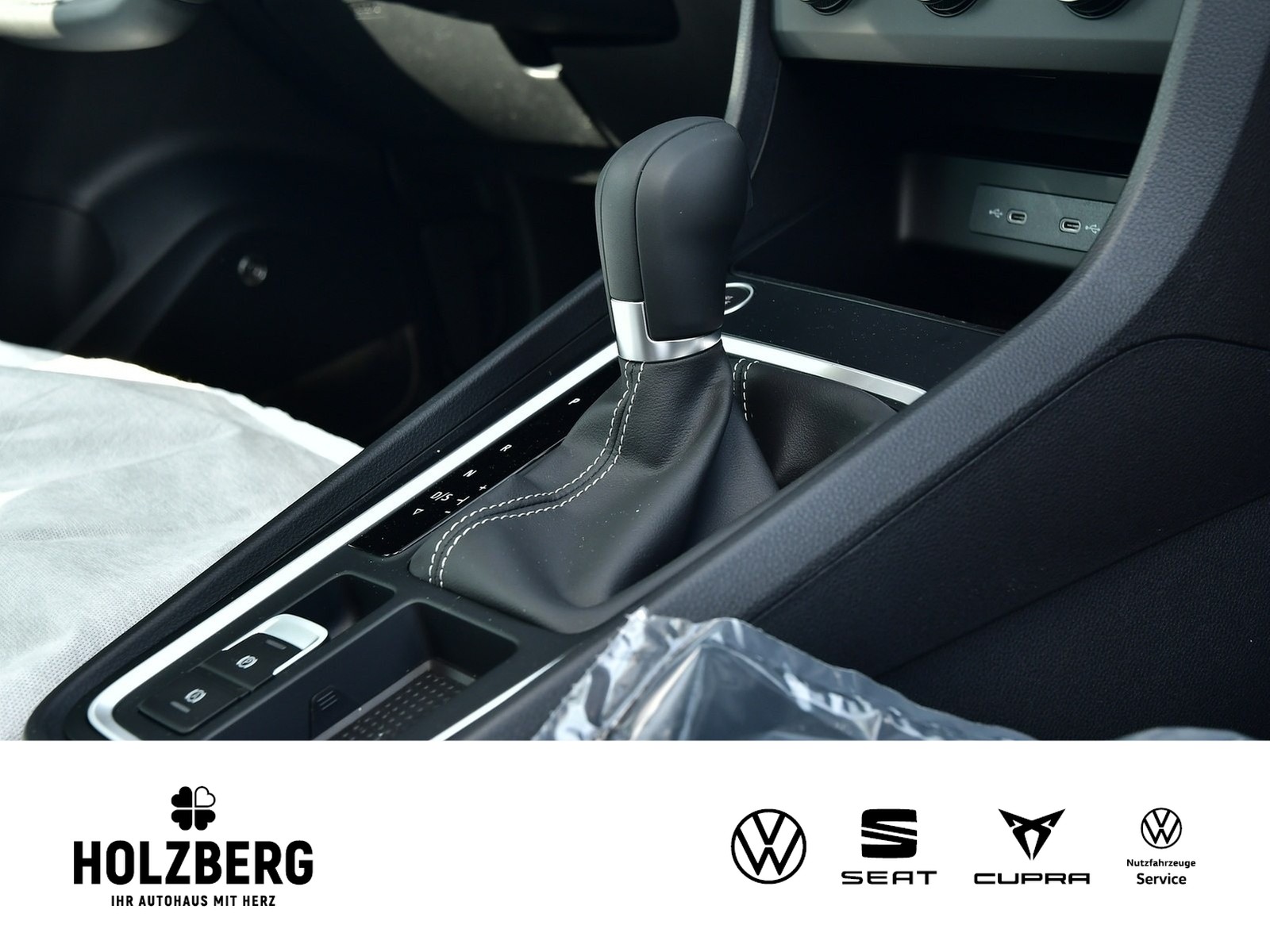 Fahrzeugabbildung SEAT Ateca 1.5 TSI DSG Style Edition DSG+AHK+SHZ+LED