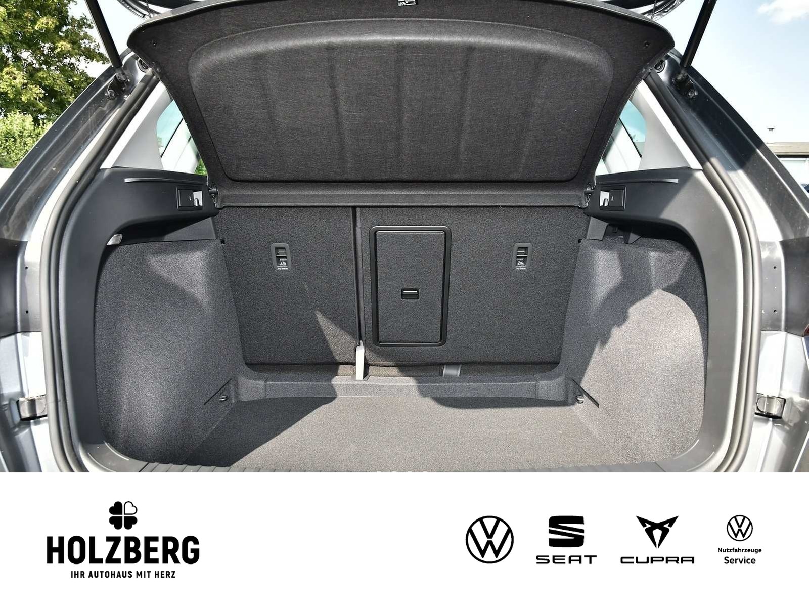 Fahrzeugabbildung SEAT Ateca 1.5 TSI DSG Style Edition DSG+AHK+SHZ+LED