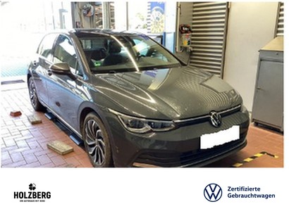 Volkswagen Golf VIII 1.5 TSI Style NAVI+PANO+AHK+IQ LIGHT