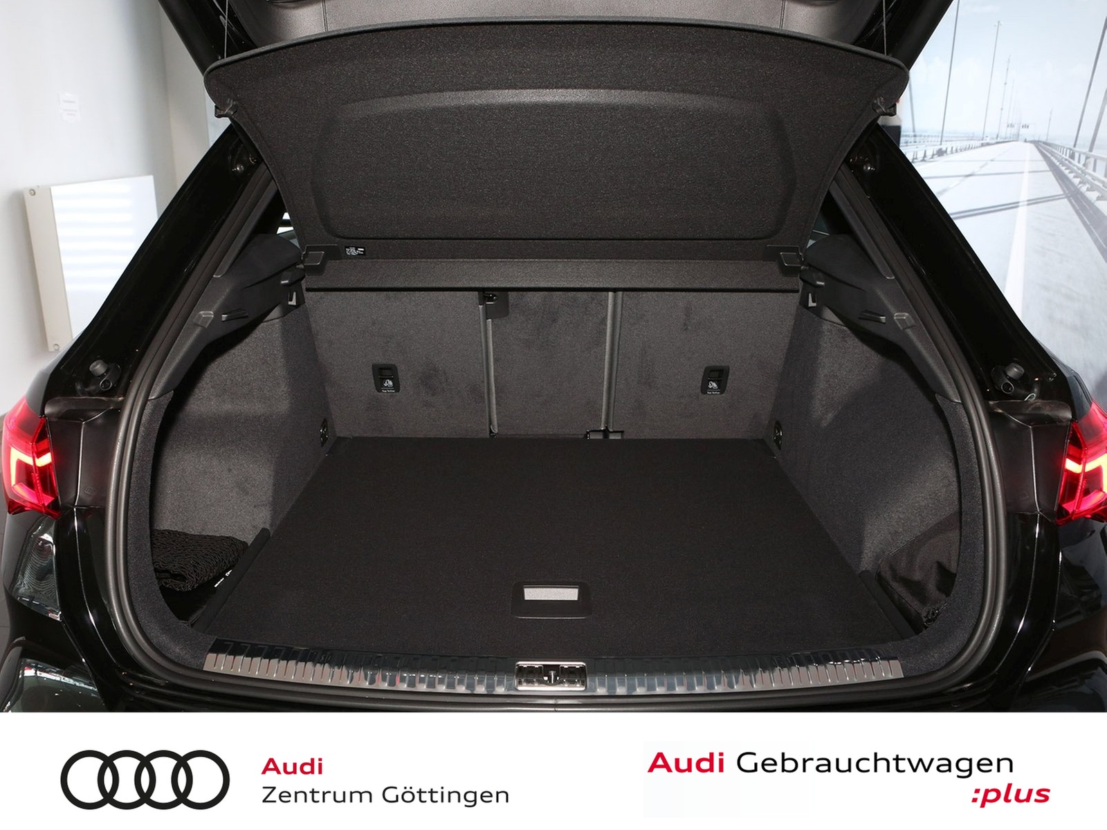 Fahrzeugabbildung Audi Q3 35 TFSI S tronic advanced +AHK+MATRIX+NAVI