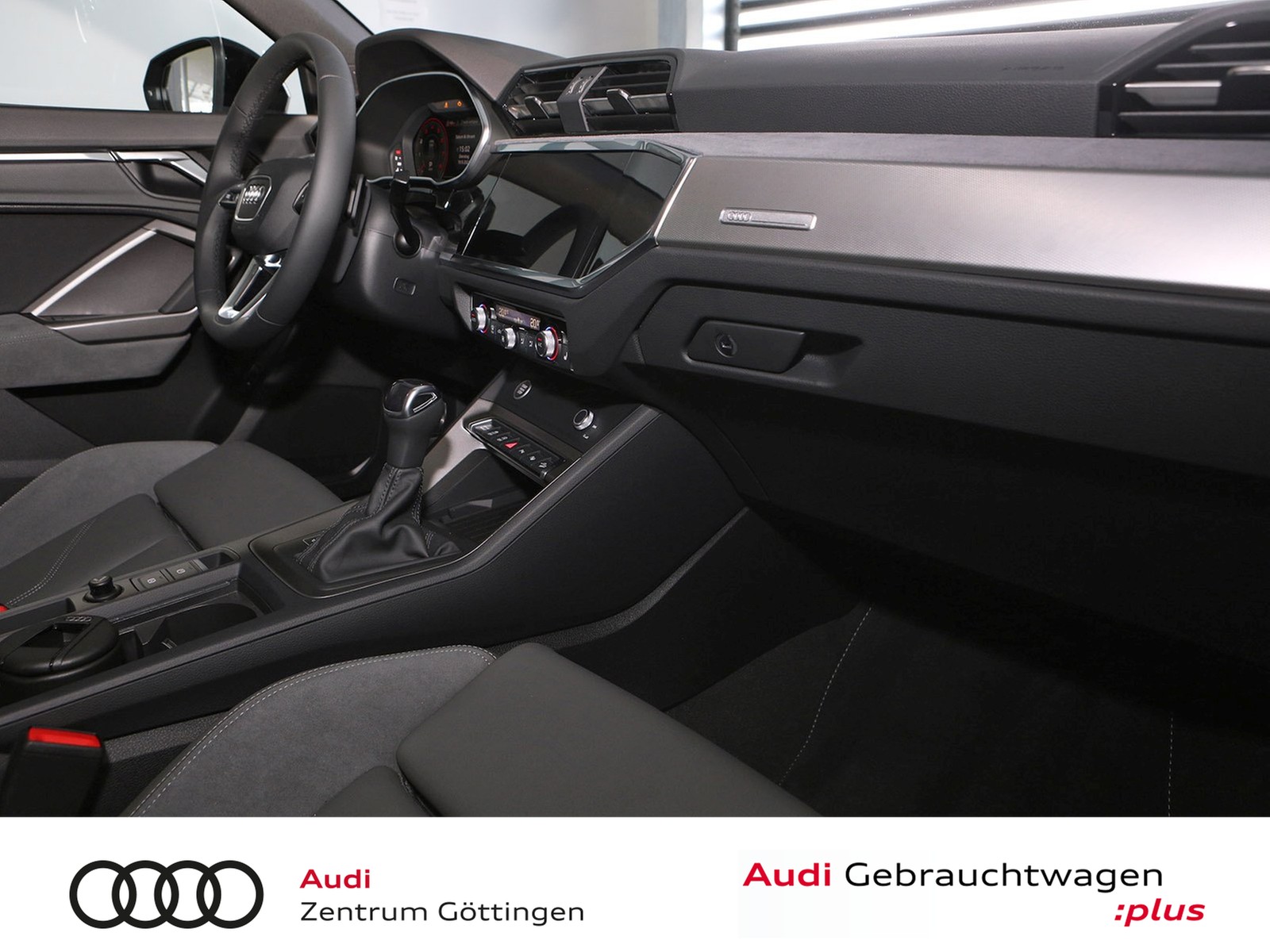 Fahrzeugabbildung Audi Q3 35 TFSI S tronic advanced +AHK+MATRIX+NAVI