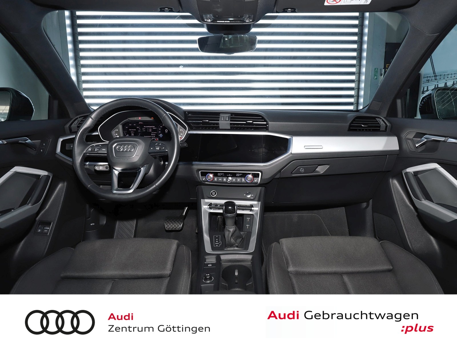 Fahrzeugabbildung Audi Q3 45 TFSI e S tronic S line +AHK+LED+NAVI+VC