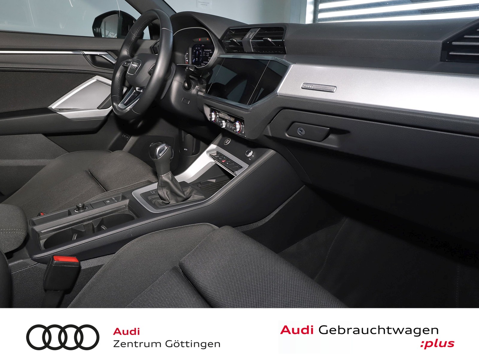 Fahrzeugabbildung Audi Q3 45 TFSI e S tronic S line +AHK+LED+NAVI+VC