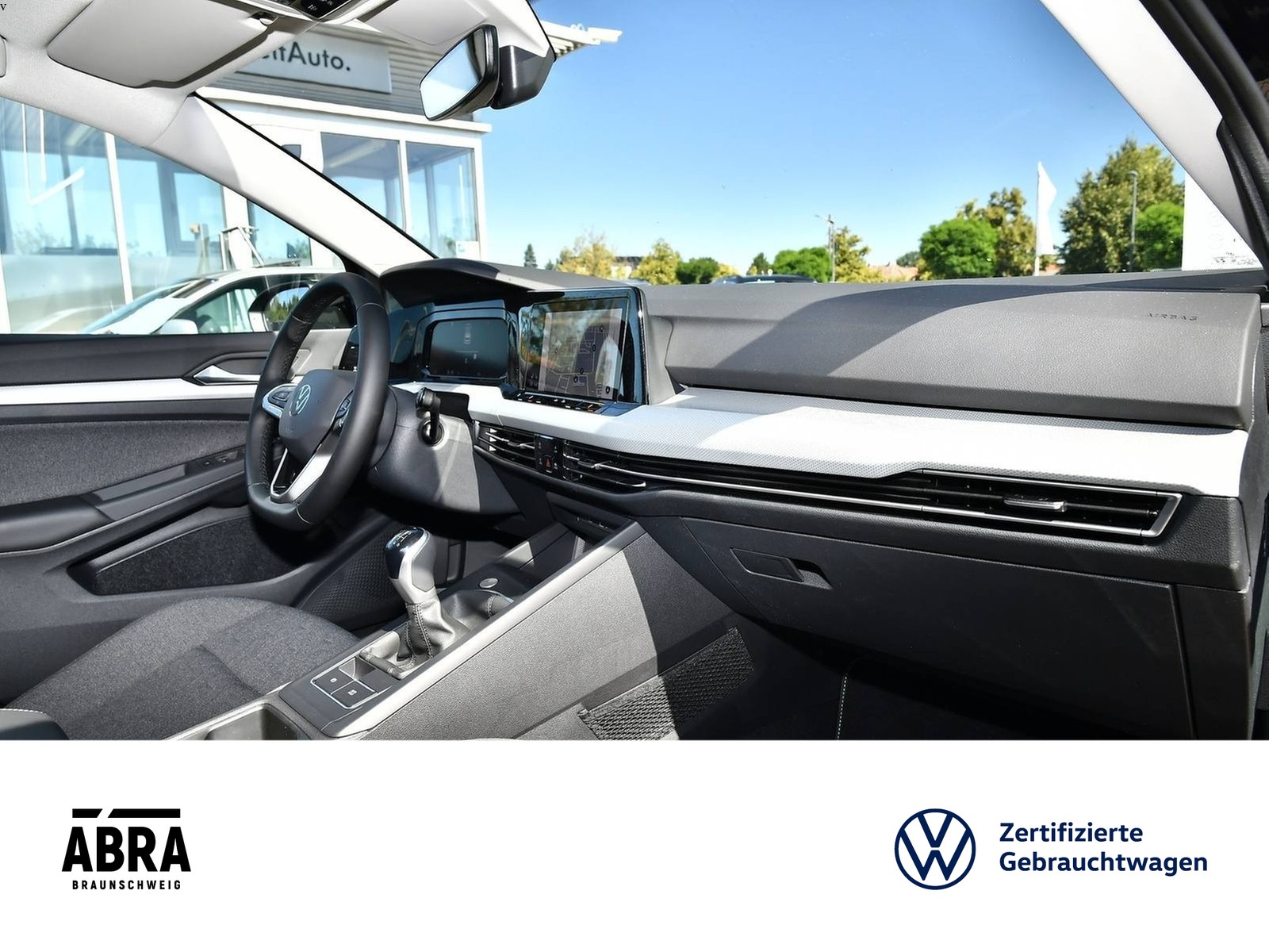 Fahrzeugabbildung Volkswagen Golf VIII 2.0 TDI Move LED+NAV+ACC+CAM+PDC