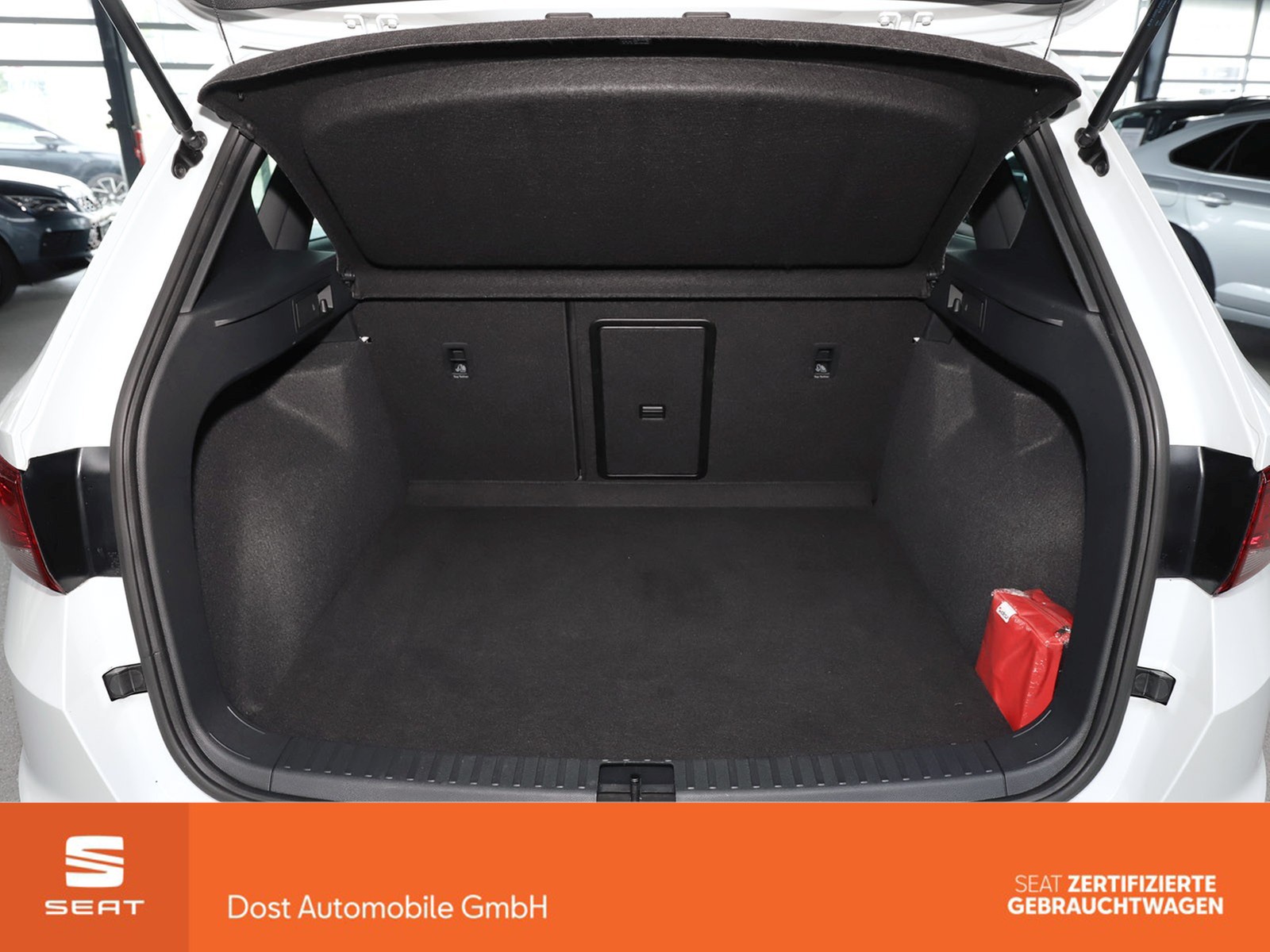 Fahrzeugabbildung SEAT Ateca 2.0 TSI FR SHZ+KAMERA+ACC+PDC+LED+DAB