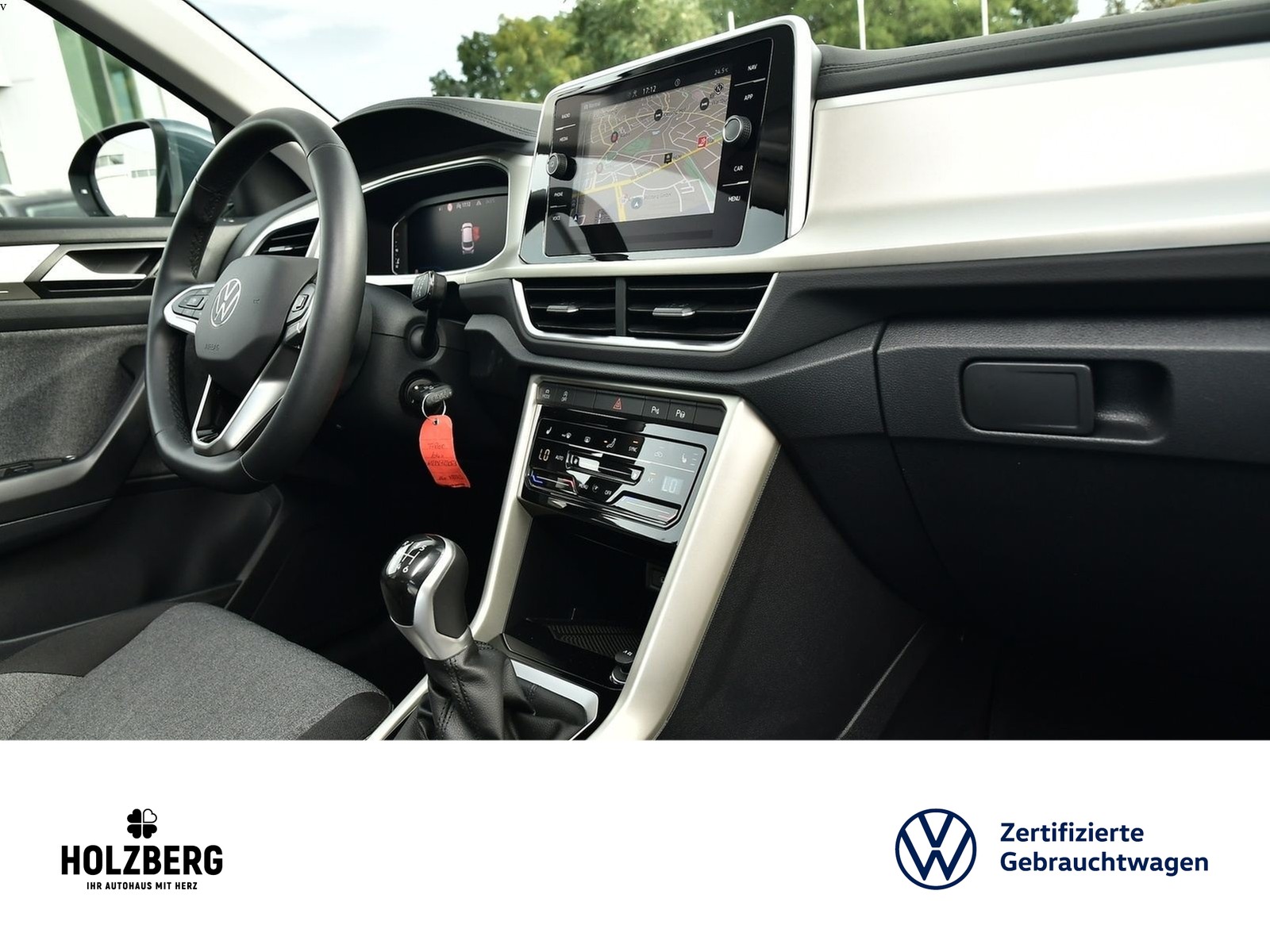 Fahrzeugabbildung Volkswagen T-Roc 1.5 TSI Move NAVI+LED+ACC+SHZ+PDC