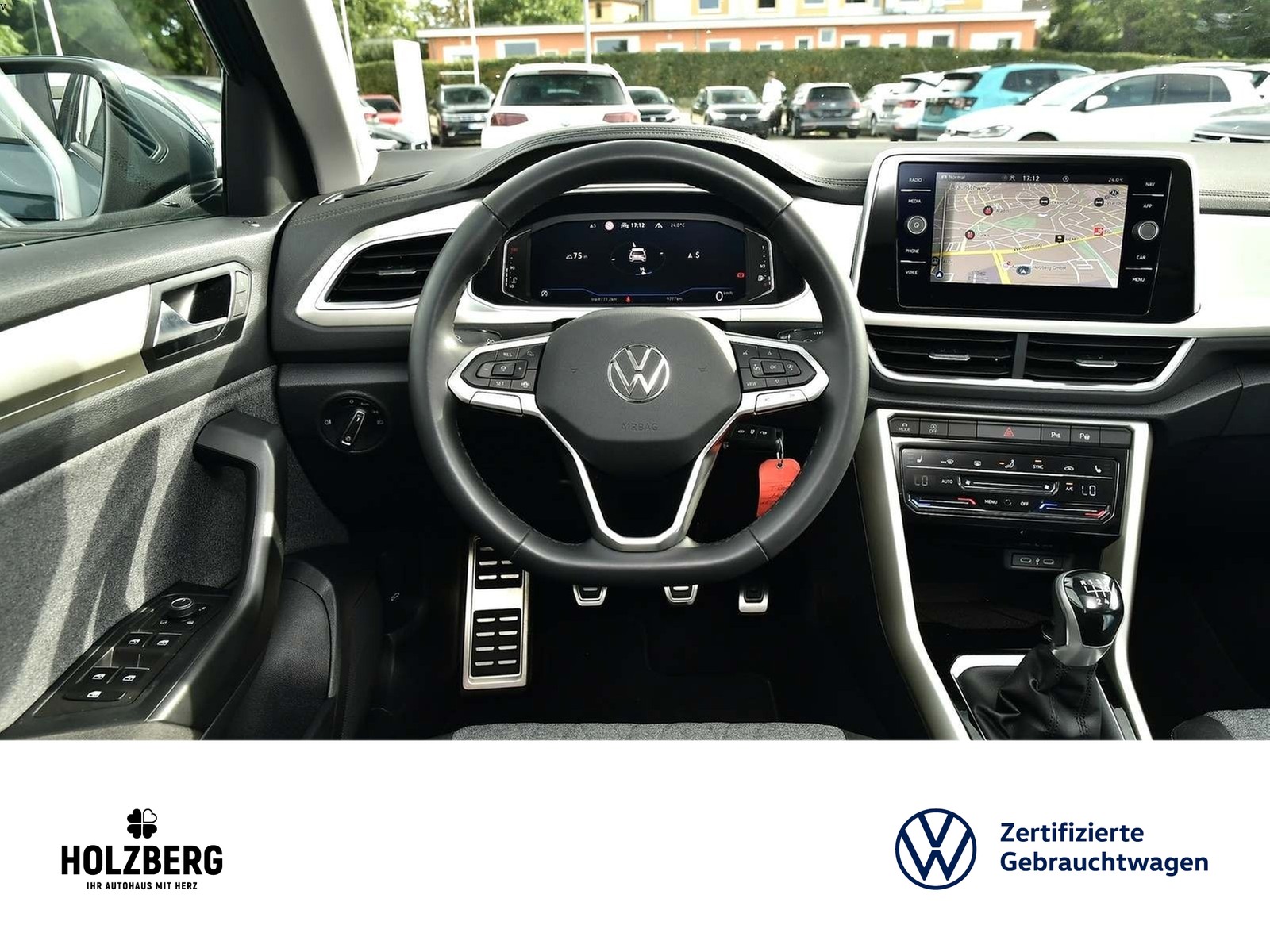 Fahrzeugabbildung Volkswagen T-Roc 1.5 TSI Move NAVI+LED+ACC+SHZ+PDC