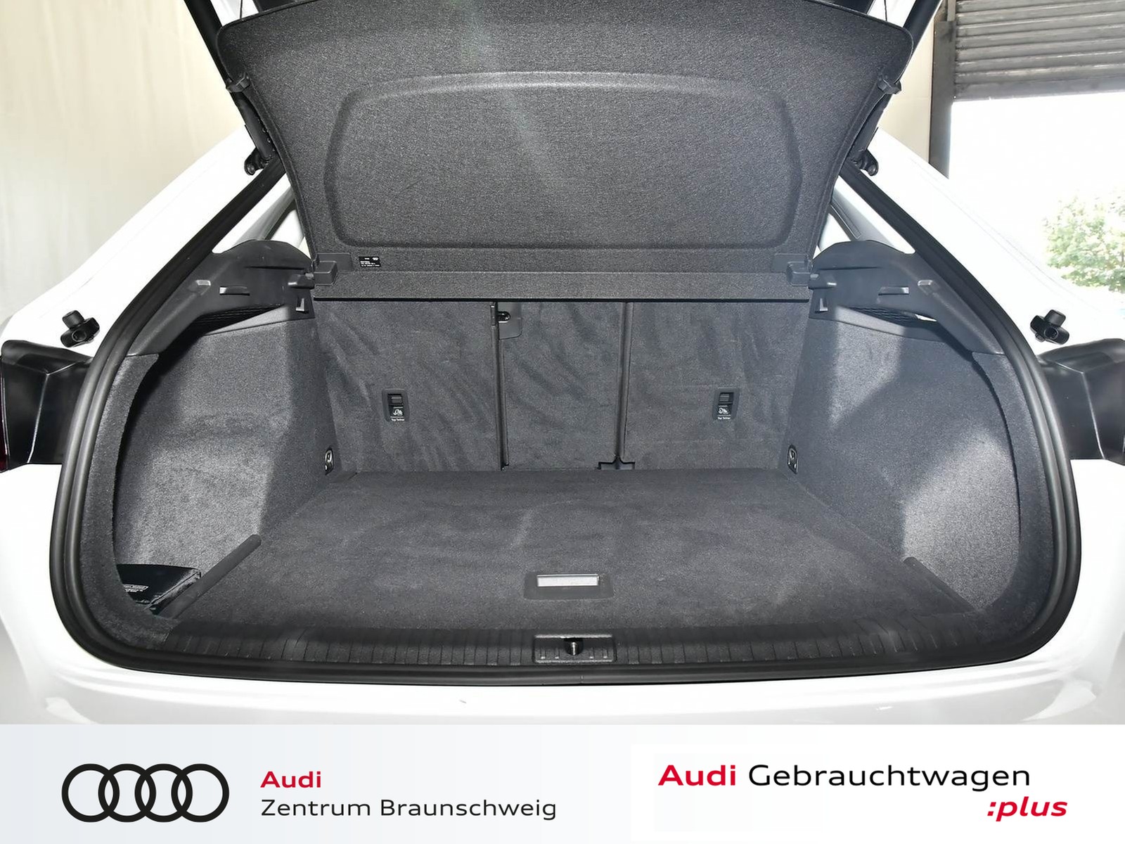 Fahrzeugabbildung Audi Q3 35 TFSI NAVI+RearView