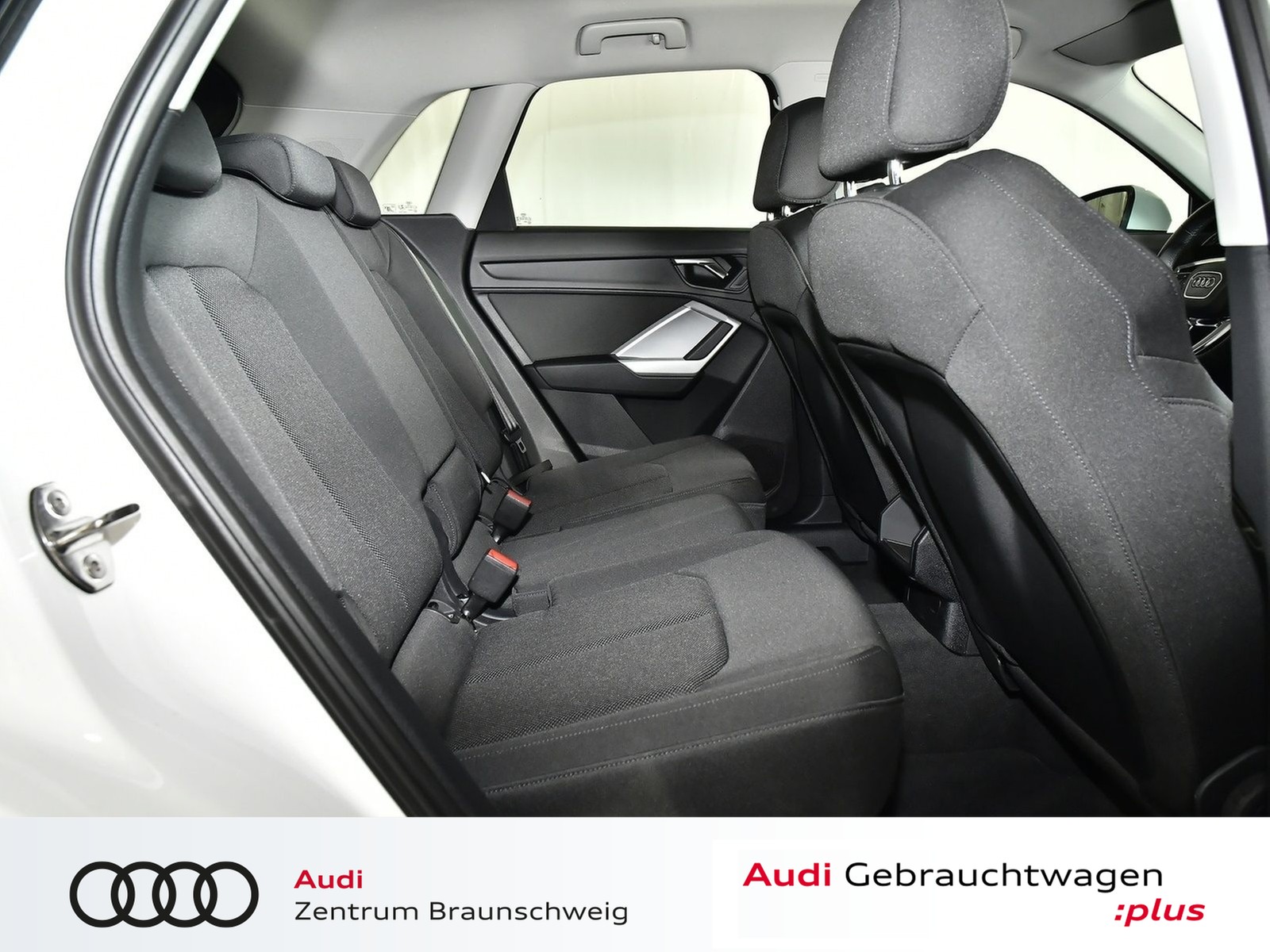 Fahrzeugabbildung Audi Q3 35 TFSI NAVI+RearView