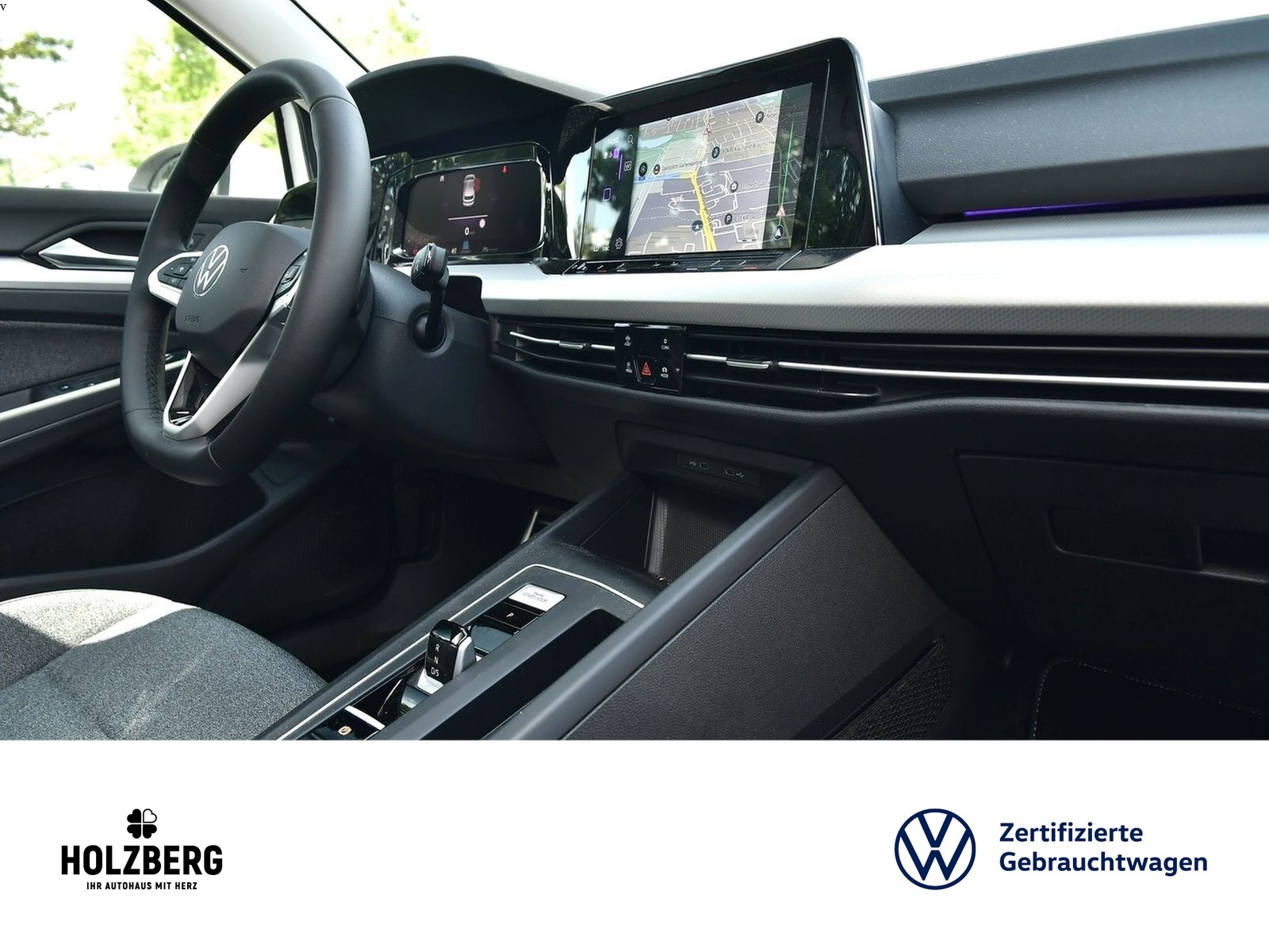 Fahrzeugabbildung Volkswagen Golf VIII 1.5 eTSI DSG Move PANO+NAVI+ACC+KAMERA