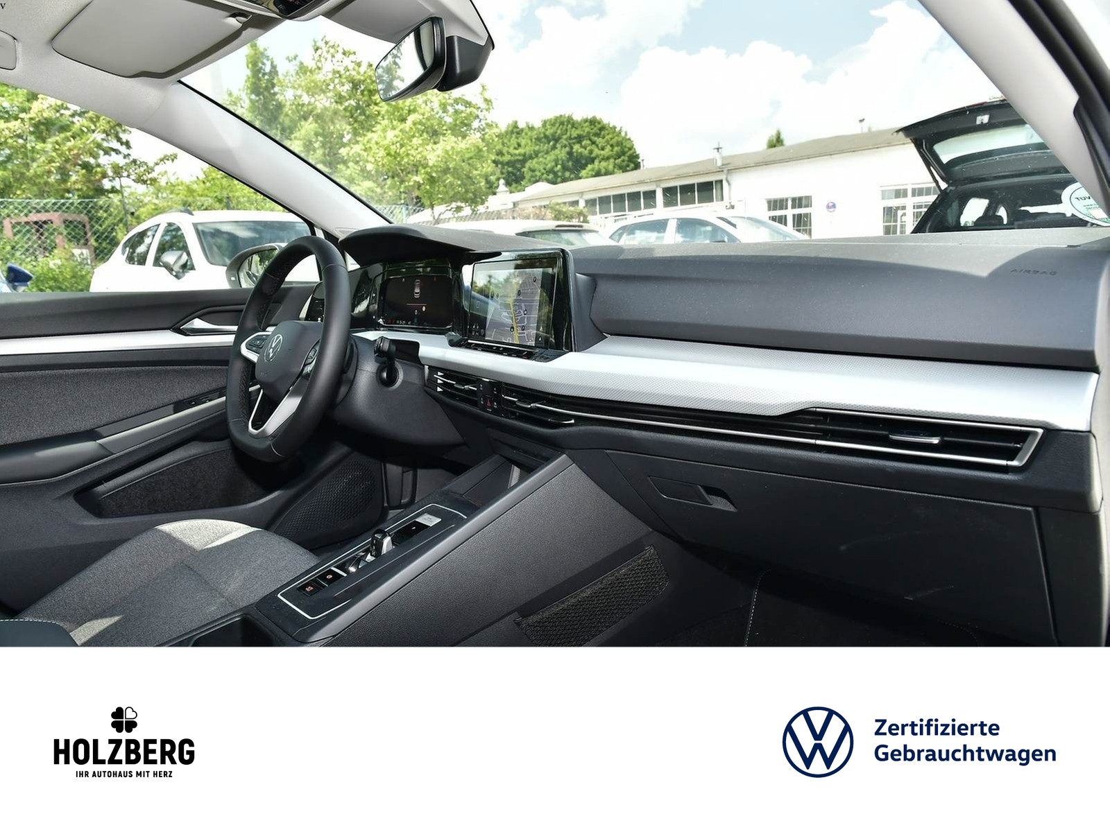 Fahrzeugabbildung Volkswagen Golf VIII 1.5 eTSI DSG Move PANO+NAVI+ACC+KAMERA